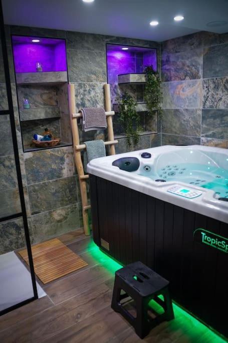 شقة Nuit De La Sagesse "Jacuzzi Terrasse Et Parking Prive" روان المظهر الخارجي الصورة